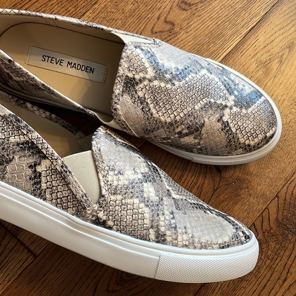 Steve Madden sneakers (worn once) - Picture 2 of 4